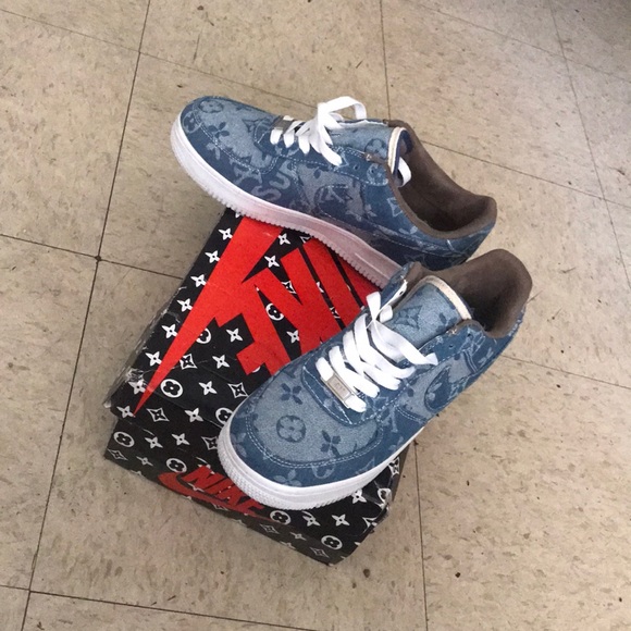 Air Force 1 - Picture 1 of 5